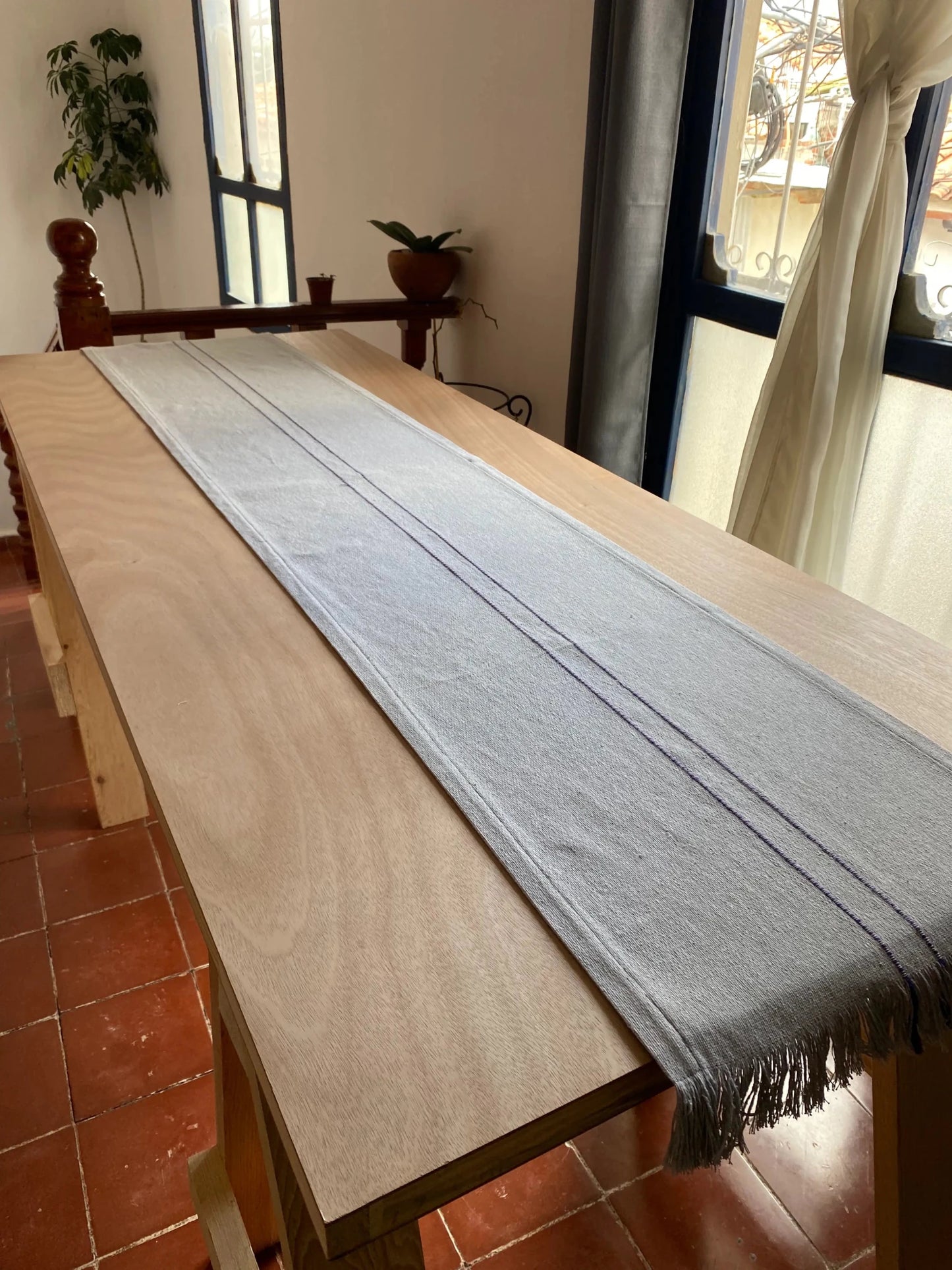 Camino de mesa Artesanal Bruma - Xihue