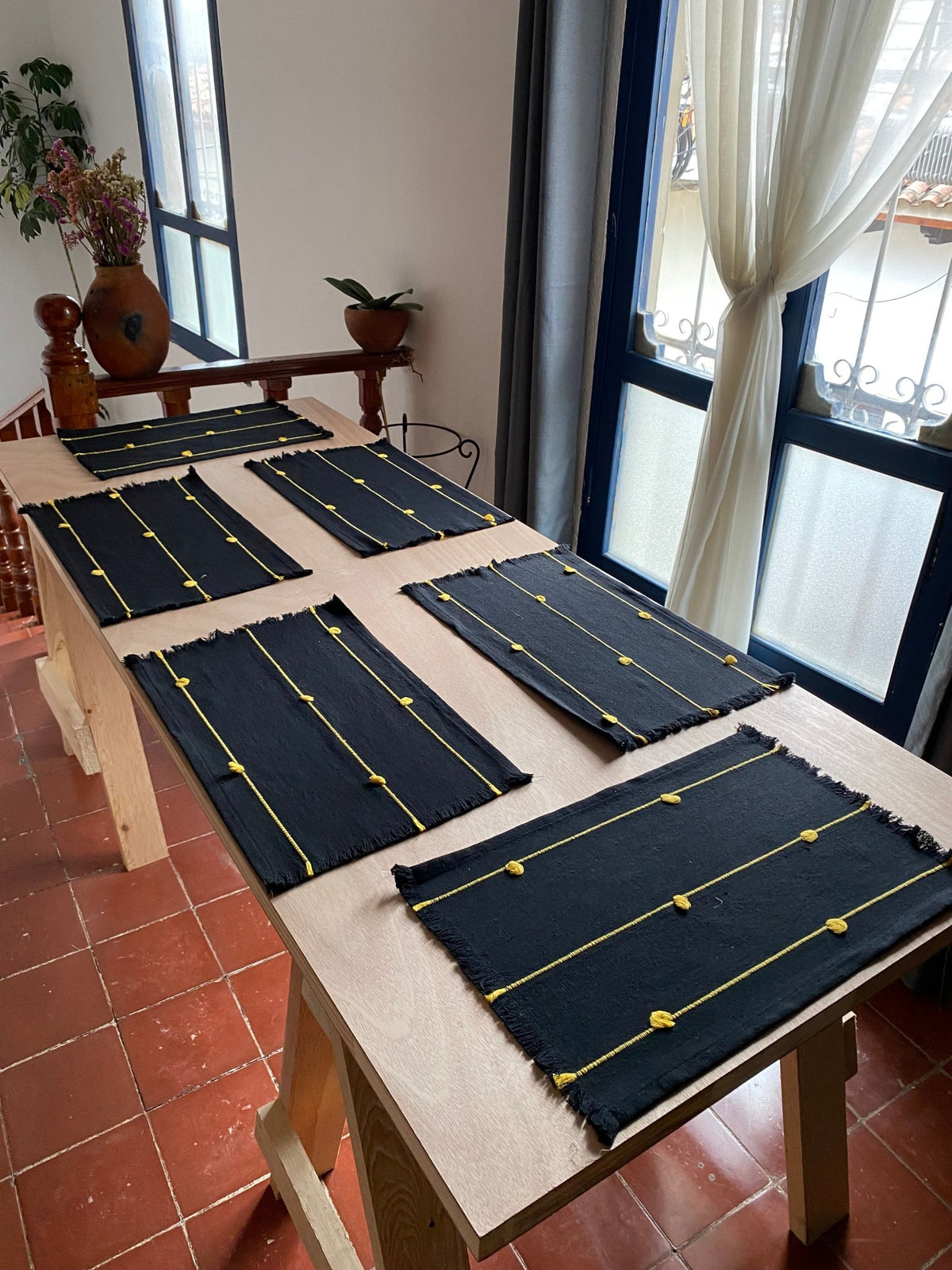 Manteles artesanales Abejita set 4 piezas - Xihue