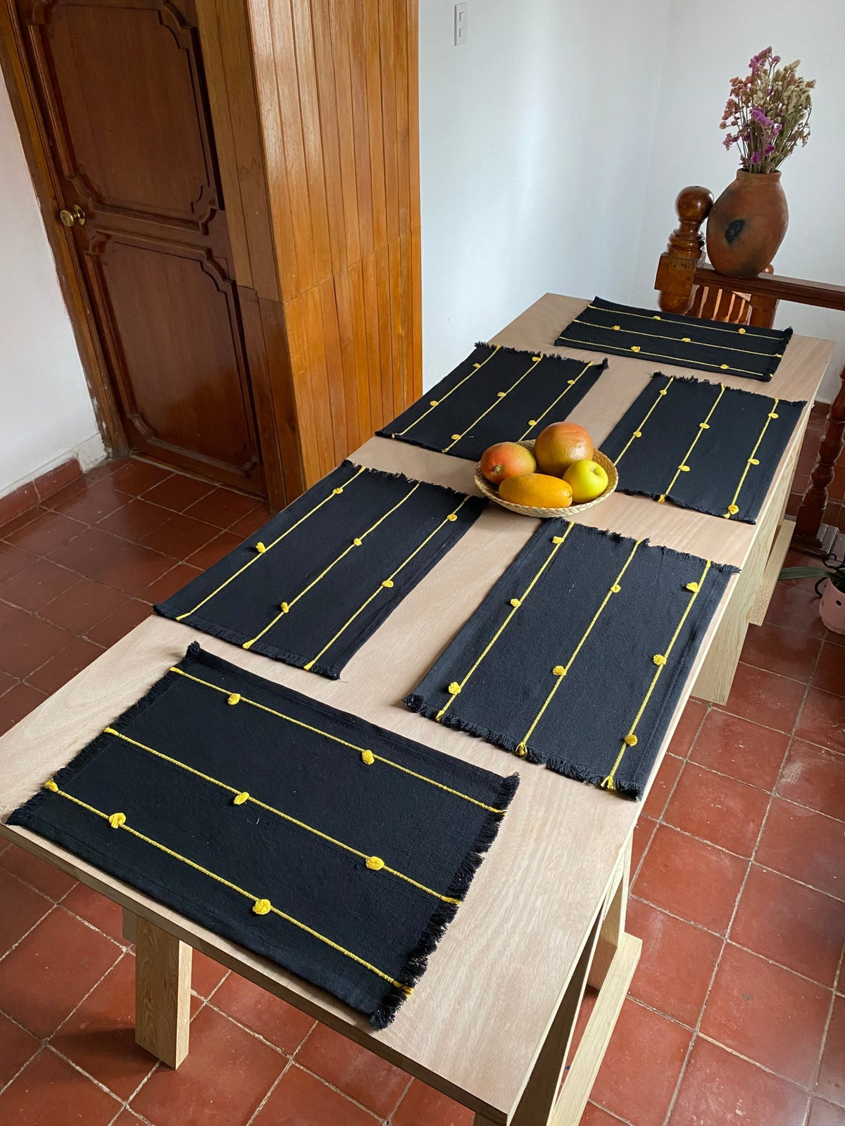 Manteles artesanales Abejita set 4 piezas - Xihue