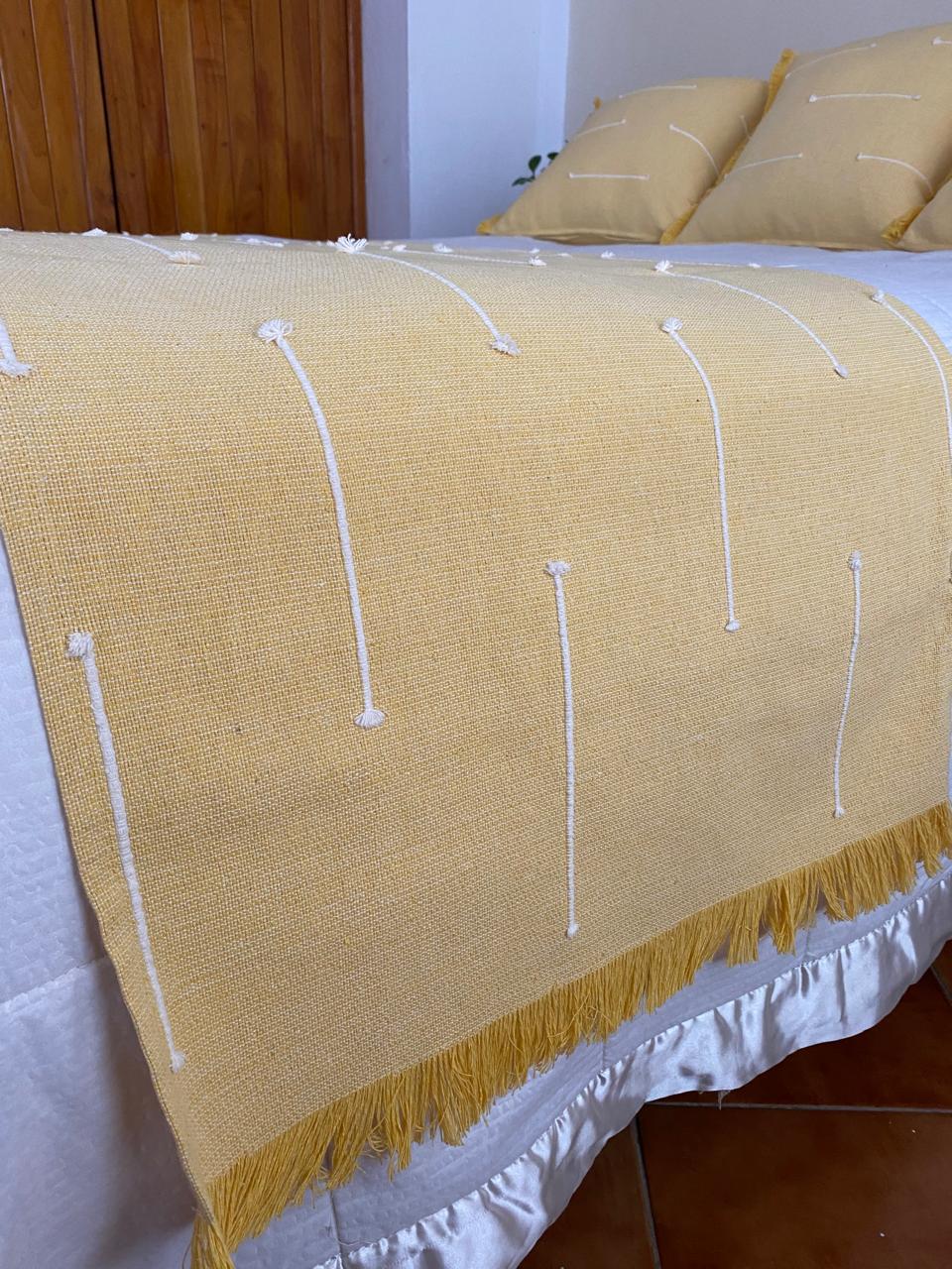 Pie de Cama Artesanal Carmelita - Xihue